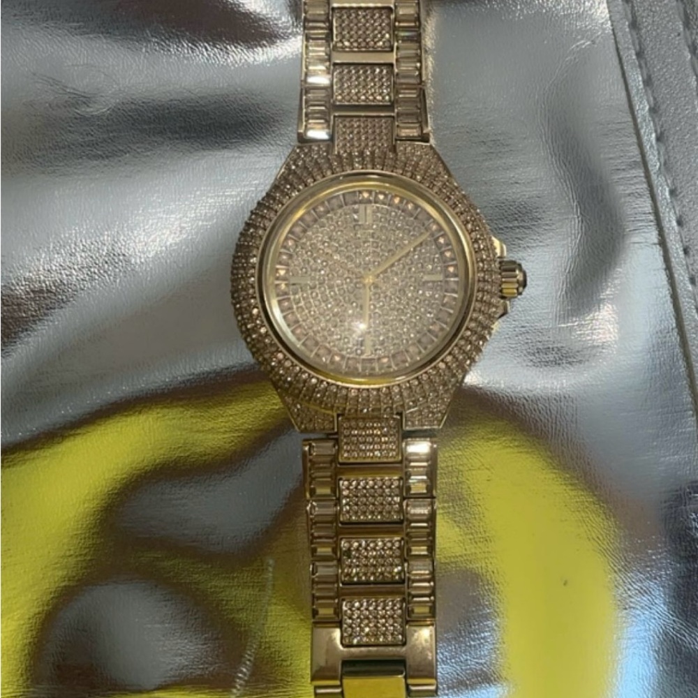 Micheal kors crystal 5720 watch.